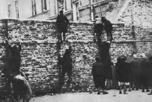 Warsaw Daily Jewish Ghetto Guided Tour with Jewish Cemetery