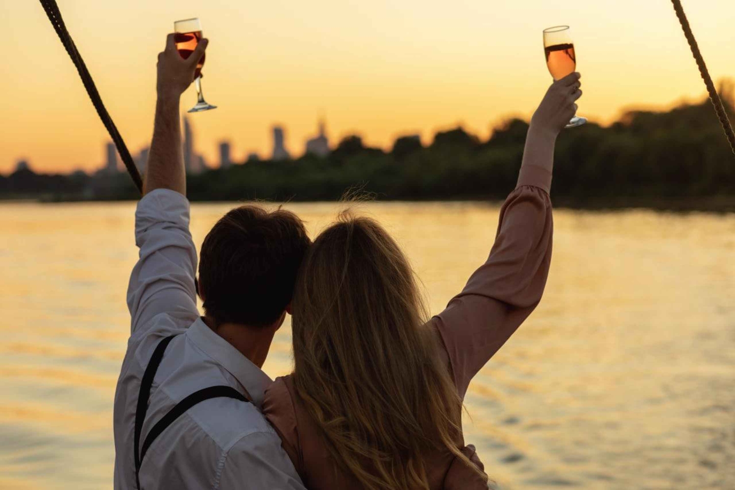 Warszawa: kveldsbåt med drikke og lydguide