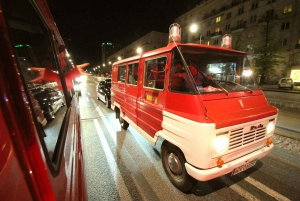 Varsóvia: Passeio noturno pela história e pelos pubs em miniautocarro retro