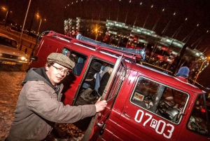 Varsóvia: Passeio noturno pela história e pelos pubs em miniautocarro retro