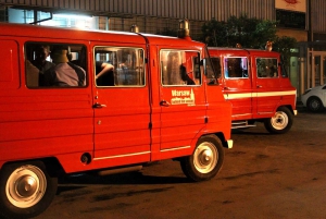 Varsóvia: Passeio noturno pela história e pelos pubs em miniautocarro retro