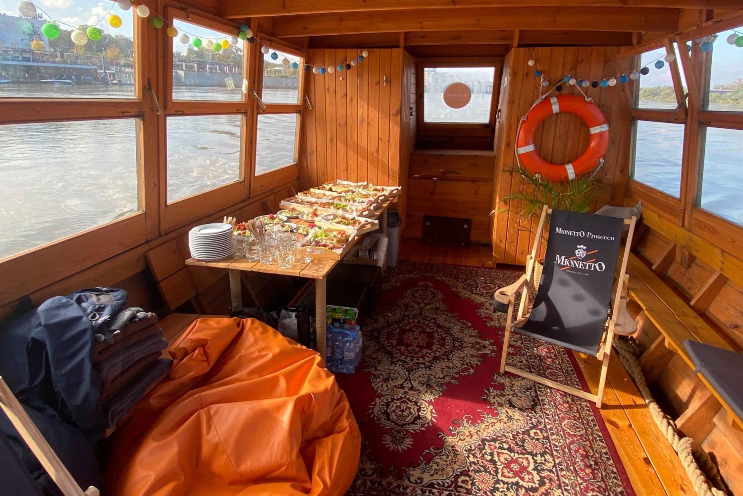 Varsovie : Croisière sur la Vistule en soirée avec boisson de bienvenue