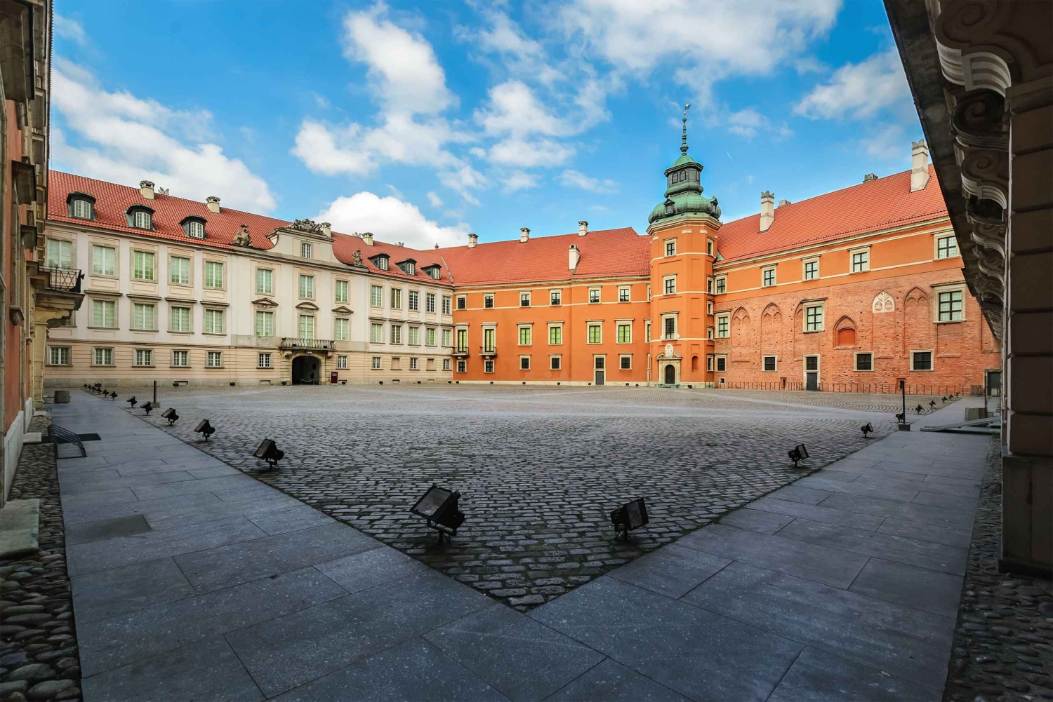 ワルシャワの毎日の優先入場王城ガイド付きツアー