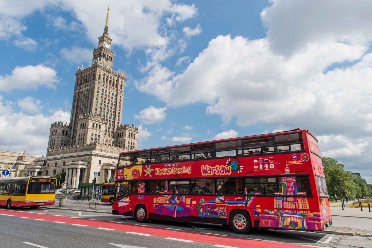 Varsovie : Bus en arrêts à arrêts multiples à Varsovie.