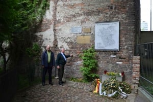 Tour privado del Patrimonio Judío de Varsovia en Fiat Retro
