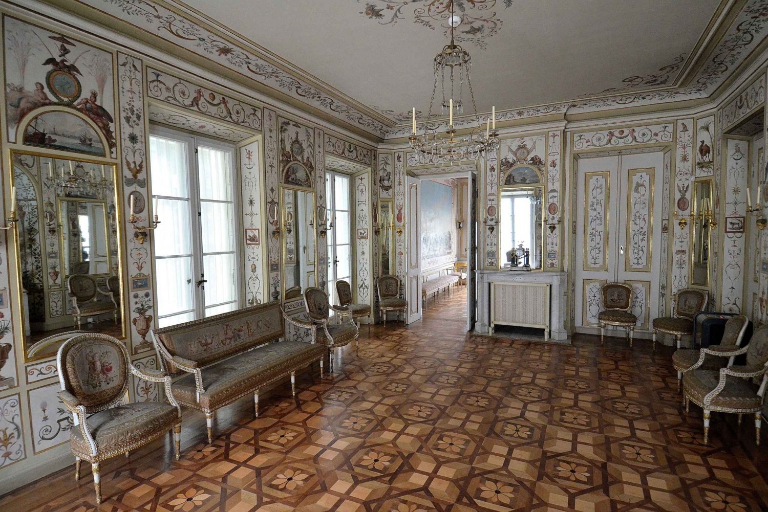 Warsaw: Lazienki Palace & Park Private Tour with Cruise