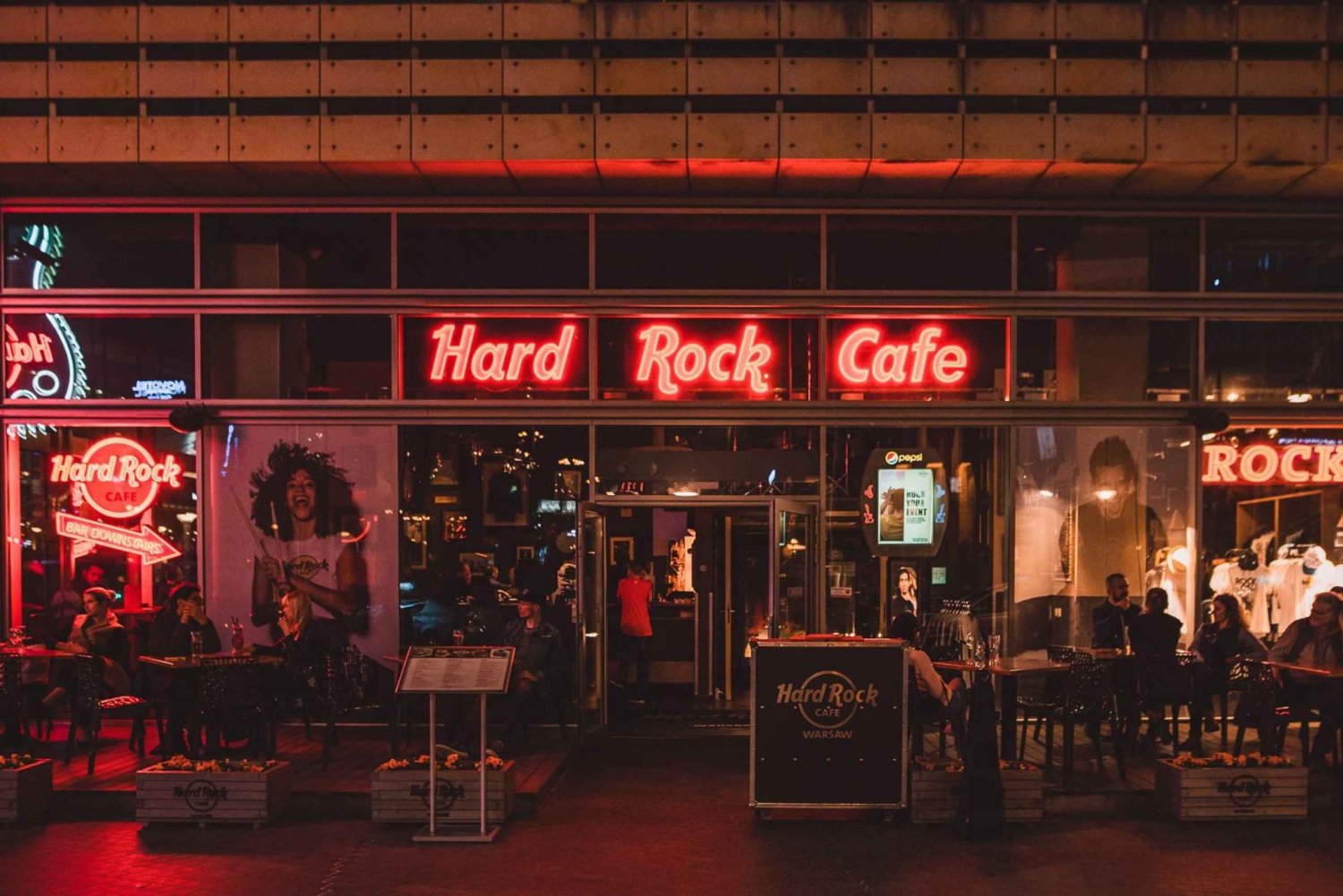 Varsova: Hard Rock Cafessa lounas tai illallinen Skip-the-Line -ohjelmalla.