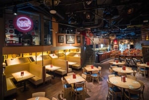 Warsaw: Lunch or dinner at Hard Rock Cafe with Skip-the-Line