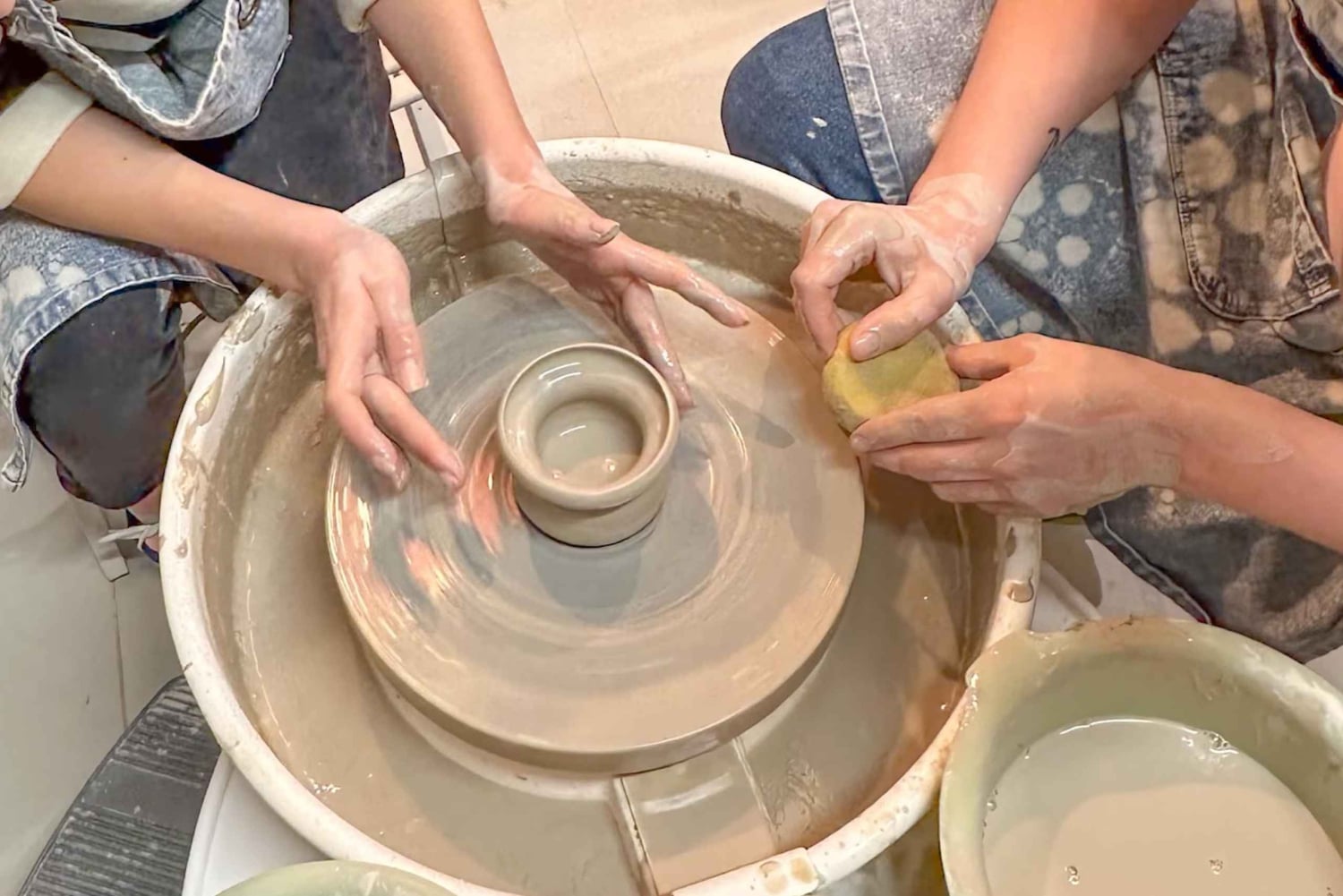 Warsaw: Pottery Wheel Workshop with Instructor