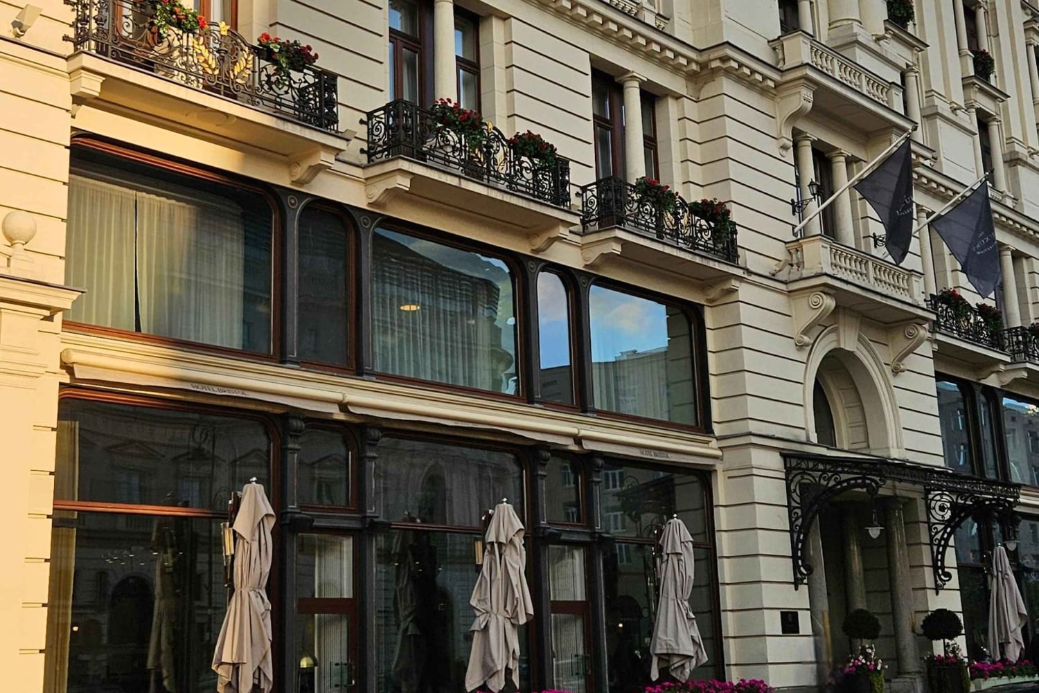 Warsaw: Private Guided Tour with Unique Drone