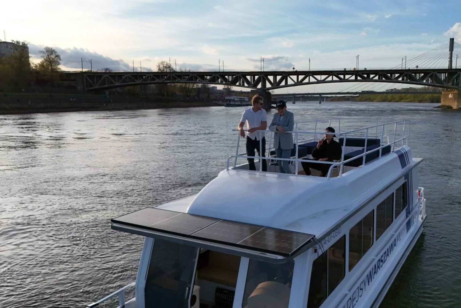 Warszawa: Privat flodkrydstogt med snacks og drikkevarer