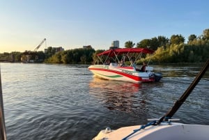 Warsaw: Scenic Vistula Cruise with Landmark Views for 18 Pax