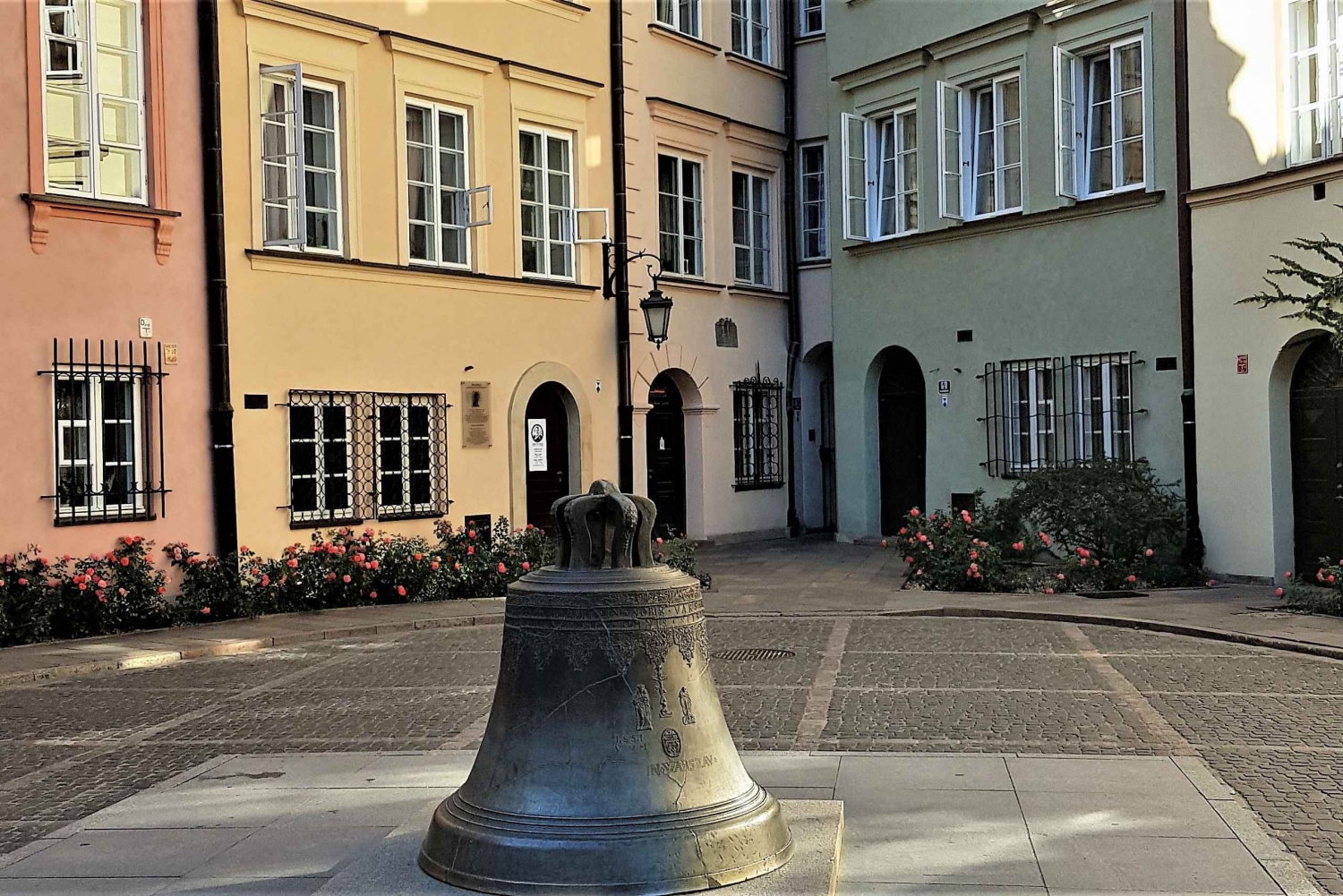 Warsaw: Self-Guided City Discovery Game through Old Town