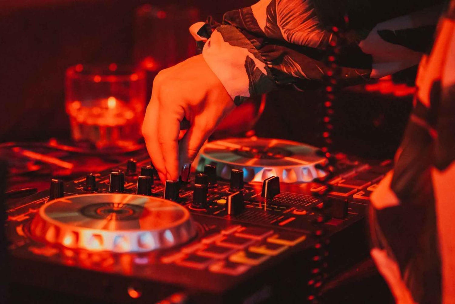 Warszawa: Wstęp bez kolejki do klubu Room 13 + powitalny shot