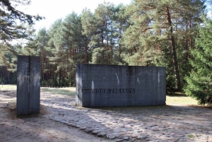 Varsovia: Visita al Desgarrador Campo de Concentración de Treblinka