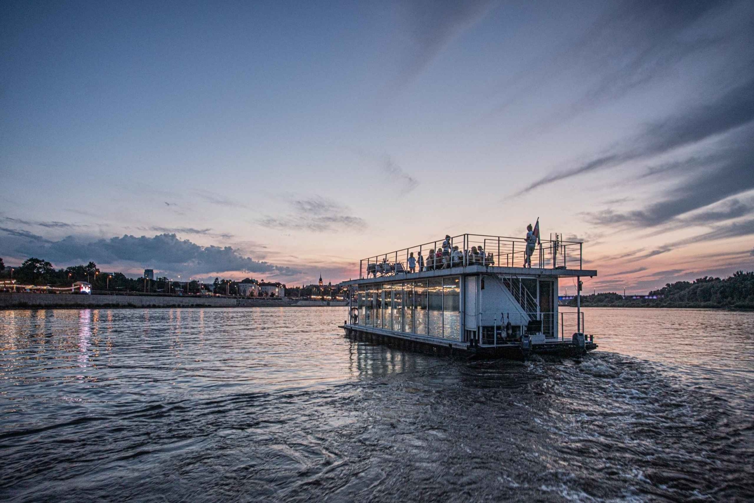 Варшава: круиз по реке Висле на современной барже