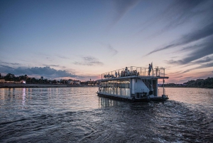 Варшава: круиз по реке Висле на современной барже