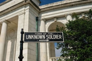 Cerimonia del Cementario e della Guardia di Arlington con il Memoriale di Iowa Jima