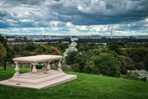 Cerimonia del Cementario e della Guardia di Arlington con il Memoriale di Iowa Jima