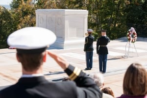 Cerimonia del Cementario e della Guardia di Arlington con il Memoriale di Iowa Jima