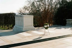 Cerimonia del Cementario e della Guardia di Arlington con il Memoriale di Iowa Jima