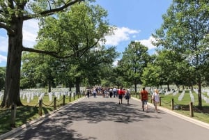 Cerimonia del Cementario e della Guardia di Arlington con il Memoriale di Iowa Jima