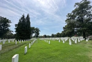DC: Arlington Cemetery Guided Tour and Changing of the Guard