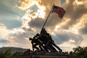 DC: Visita a los Monumentos y Conmemoraciones al atardecer en autobús descapotable