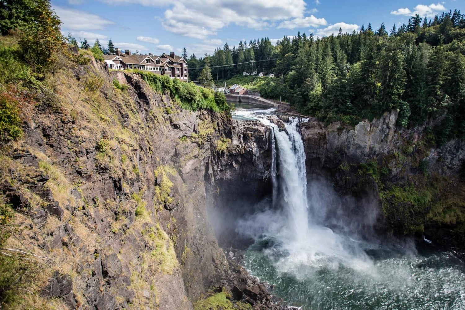シアトル発：スノコルミー滝とウッディンビルのワインテイスティング