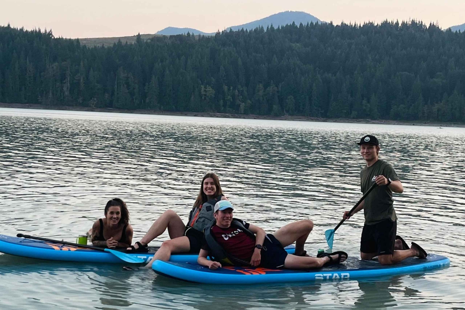 Mineral Lake: Paddleboard-Tour bei Sonnenuntergang mit Blick auf den Rainier