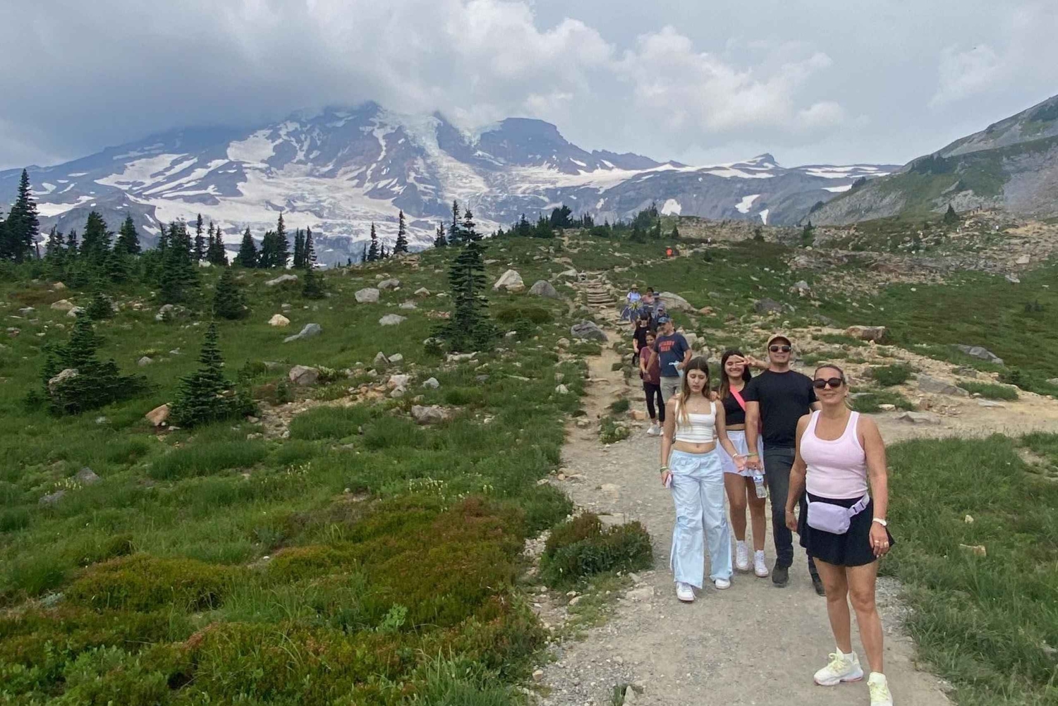 マウント・レーニア貸切グループ、快適なSUV