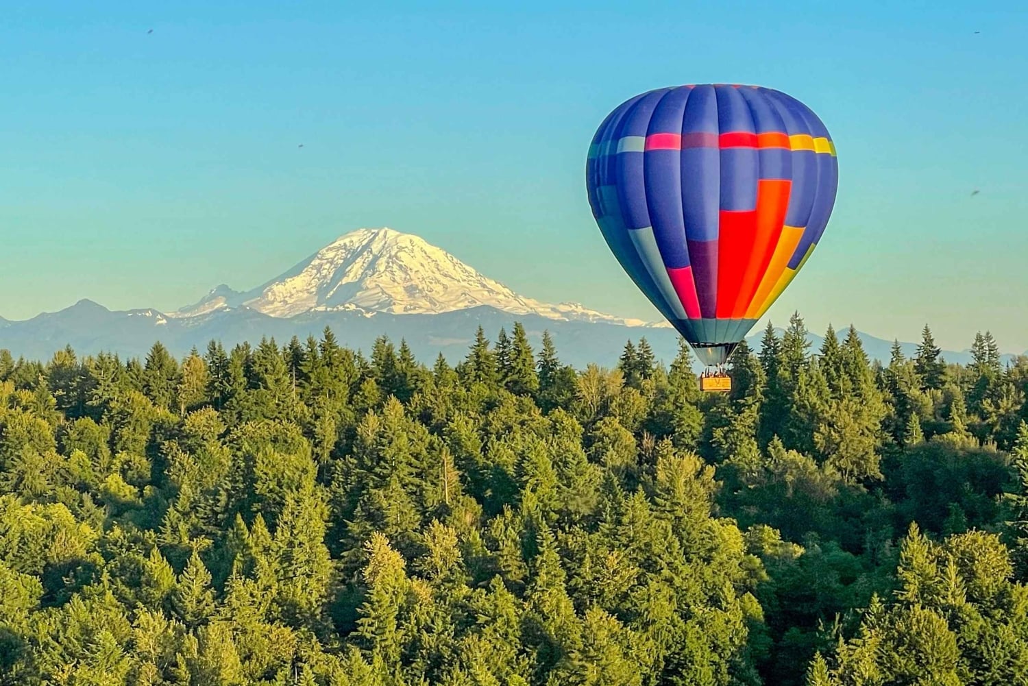 Seattle: lot balonem na ogrzane powietrze o zachodzie słońca na Mount Rainier