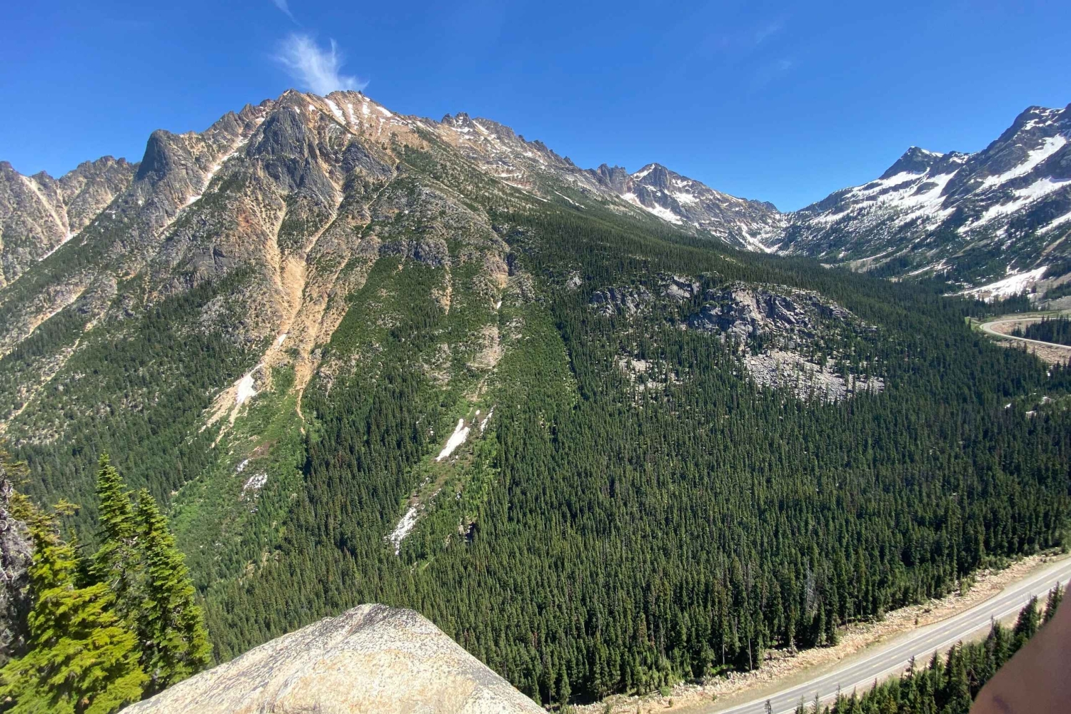 シアトル発：ノースカスケード山脈日帰りツアーをご体験ください