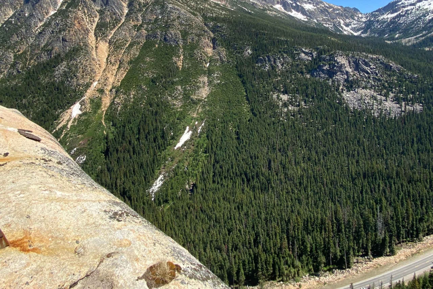 シアトル発：ノースカスケード山脈日帰りツアーをご体験ください