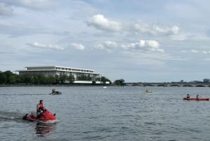 Washington D.C: Acquired Taste Food Tour in Georgetown