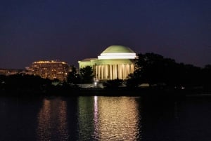 Washington DC: Monuments by Moonlight Nighttime Trolley Tour