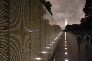Washington DC: Monuments by Moonlight Nighttime Trolley Tour