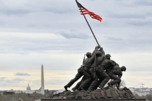 Washington, DC: Monuments Guided Tour with Transportation