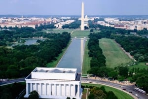 Washington, DC: Monuments Guided Tour with Transportation