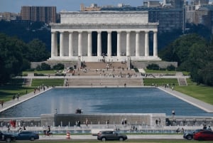 Washington, DC: Monuments Guided Tour with Transportation