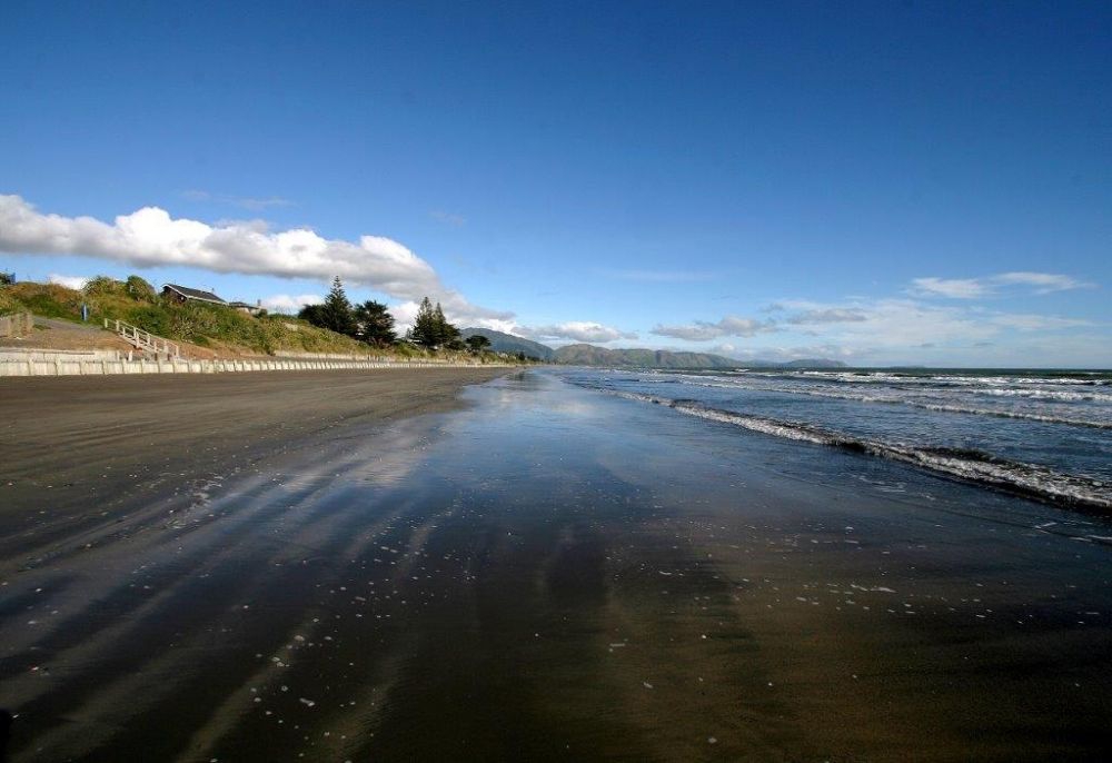 Raumati Beach, Photo by Jonathan Hann