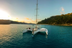 Airlie Beach: 2-Day, 2-Night Whitsunday Islands Sailing Tour