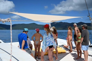 Airlie Beach: 2-Day Whitsunday Islands Sailing Snorkel Tour