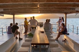 Airlie Beach: 2-Hour Sunset Cruise with Sparkling Wine