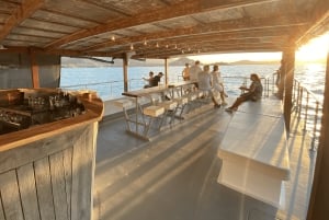 Airlie Beach: 2-Hour Sunset Cruise with Sparkling Wine