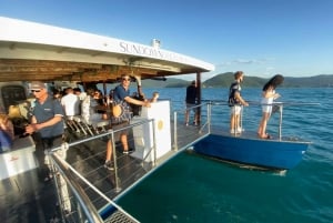 Airlie Beach : Croisière de 2 heures au coucher du soleil avec vin mousseux