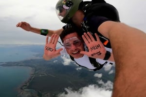 Airlie Beach: Skydive with Beach Landing