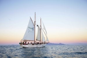 Airlie Beach: Whitsundays Tallship Sunset Sail with Drink