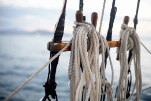Airlie Beach: Whitsundays Tallship Sunset Sail with Drink
