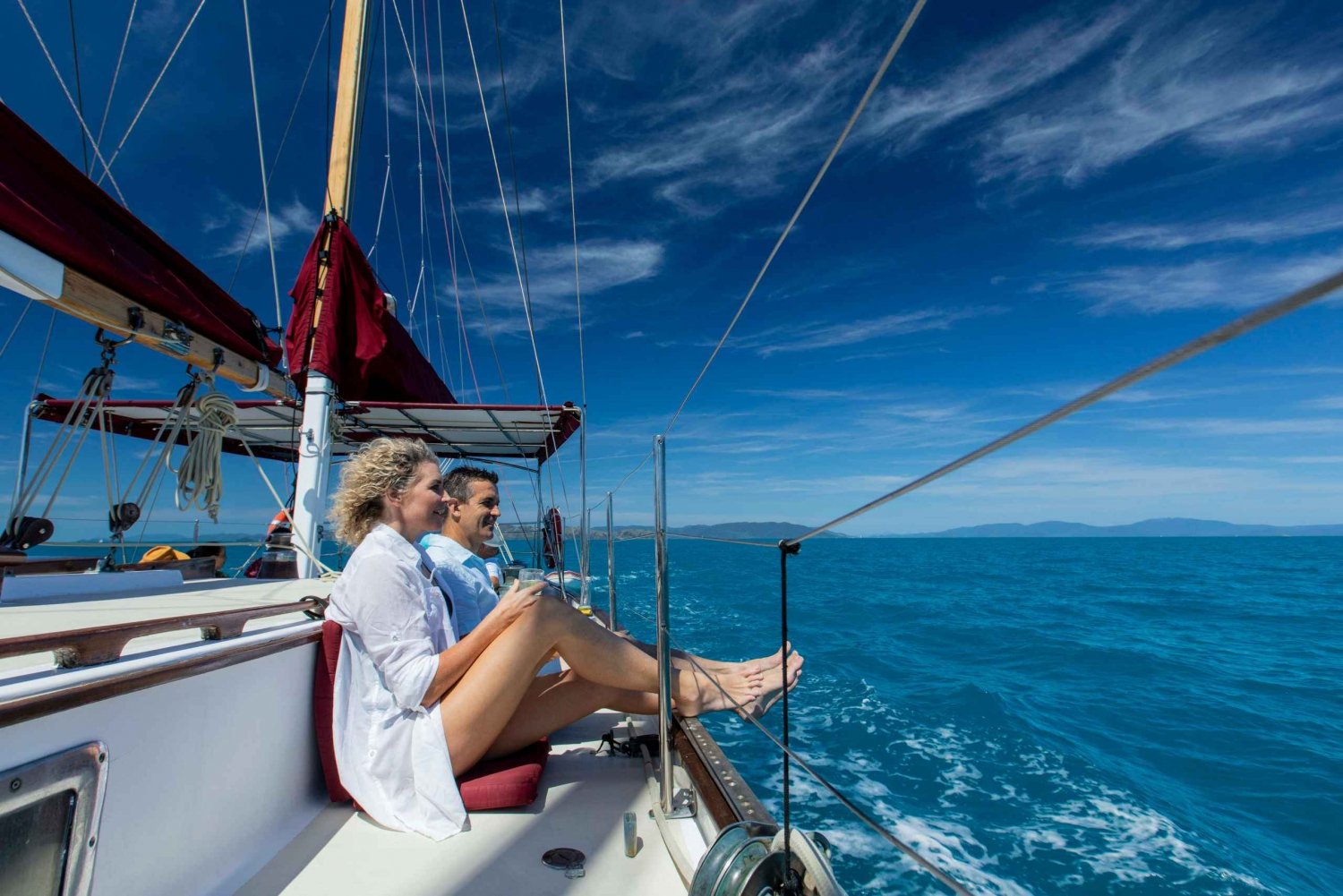 Airlie Beach: Adults-Only Whitehaven Beach Sailing Tour